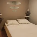 Pour 4 Personnes Dans Rue Tres Calme Apartment