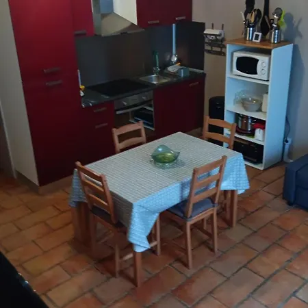Pour 4 Personnes Dans Rue Tres Calme Apartmán *