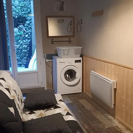 Pour 4 Personnes Dans Rue Tres Calme Appartement