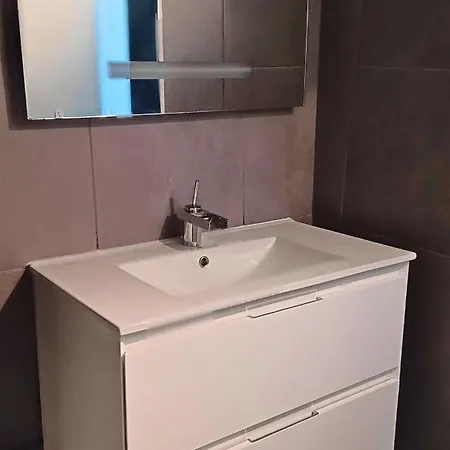 Pour 4 Personnes Dans Rue Tres Calme Apartmán *