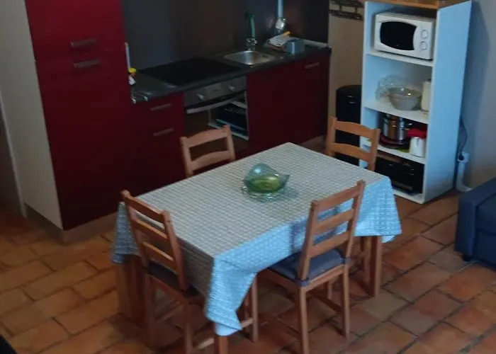 Pour 4 Personnes Dans Rue Tres Calme Апартаменты *