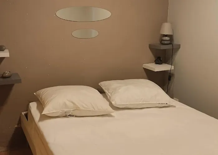 Pour 4 Personnes Dans Rue Tres Calme Апартаменты