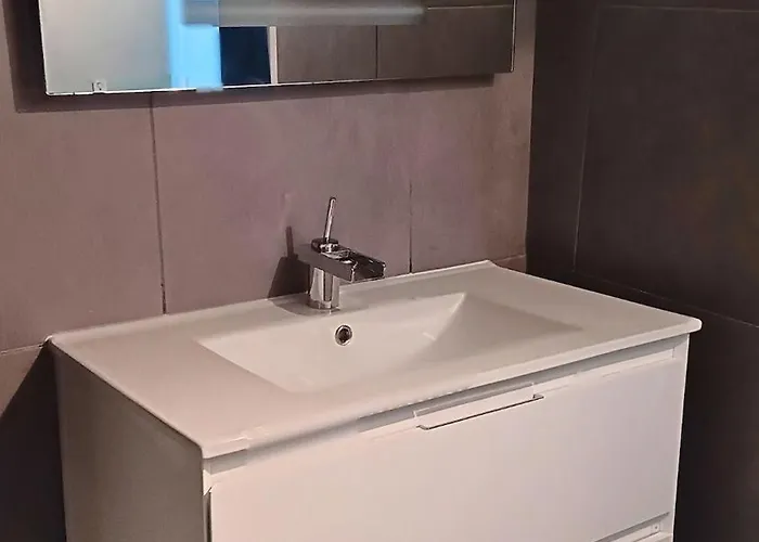 Pour 4 Personnes Dans Rue Tres Calme Apartman *